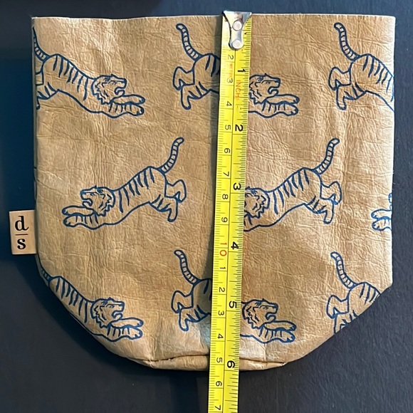 paper “baskets” set of 2-playful tiger design-folds flat/nests between uses-NWT - Picture 9 of 16